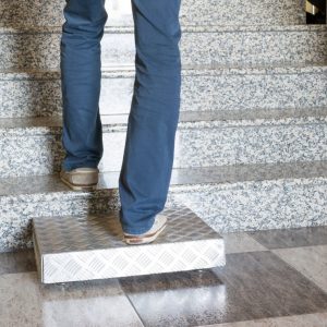 MEDIO ESCALÓN REGULABLE EN ALTURA