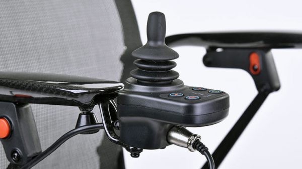 SILLA DE RUEDAS ELÉCTRICA PLEGABLE QUICKIE R50 CARBONO - Imagen 7